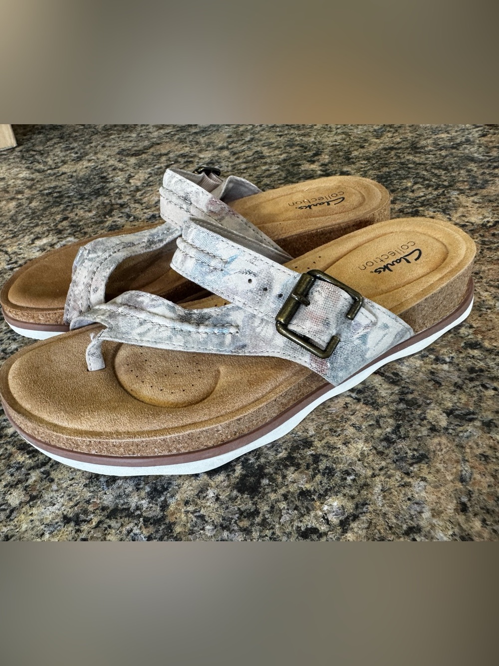Clarks Women's White Floral Patterned Buckle Thong Sandals